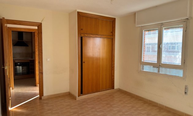 Resale - Apartment / flat -
Torrevieja - Punta Prima