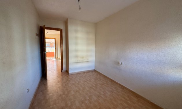 Resale - Apartment / flat -
Torrevieja - Punta Prima