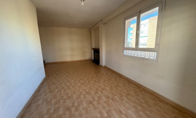 Resale - Apartment / flat -
Torrevieja - Punta Prima