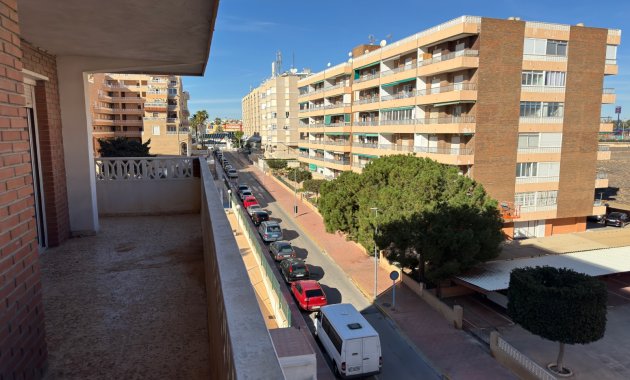 Resale - Apartment / flat -
Torrevieja - Punta Prima