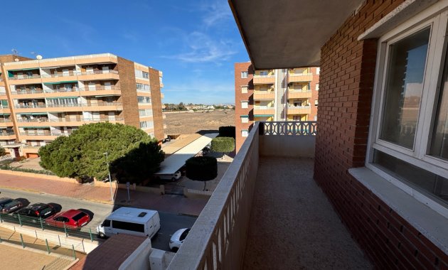 Resale - Apartment / flat -
Torrevieja - Punta Prima