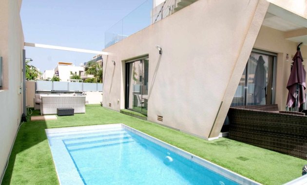 Resale - Villa -
Orihuela Costa - Mil Palmeras