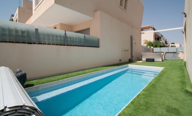 Resale - Villa -
Orihuela Costa - Mil Palmeras