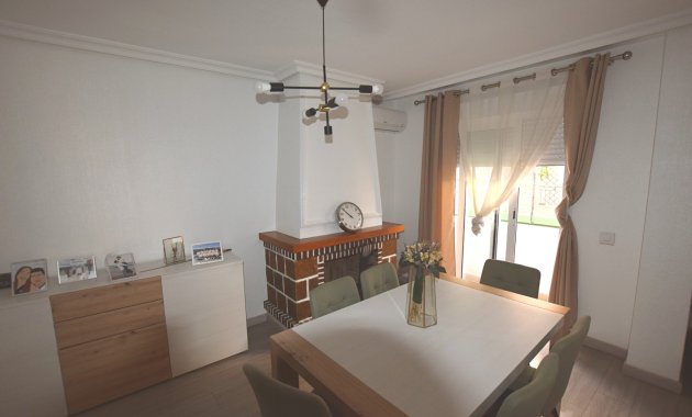 Resale - Apartment / flat -
Rojales