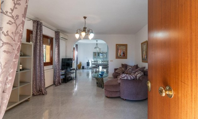 Resale - Villa -
Orihuela Costa - Villamartín