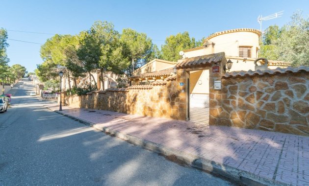 Resale - Villa -
Orihuela Costa - Villamartín