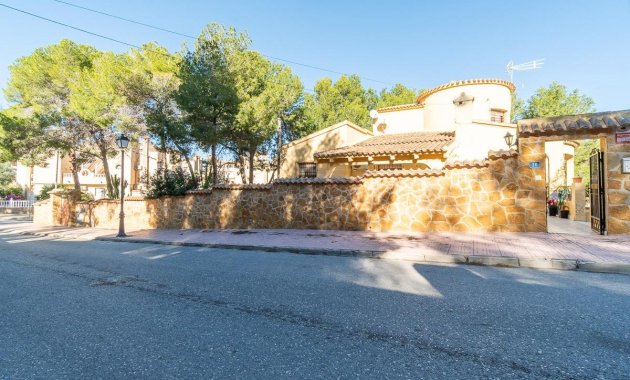 Resale - Villa -
Orihuela Costa - Villamartín