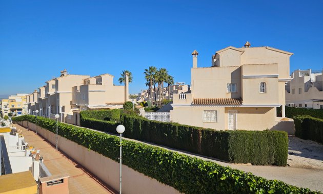 Resale - Townhouse -
Los Altos - Laderas Del Sol