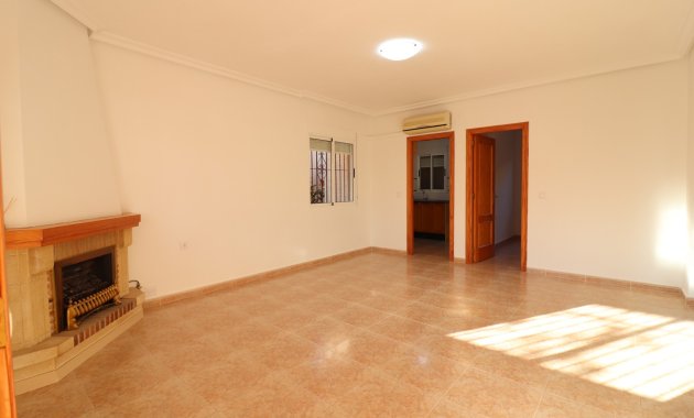 Resale - Villa -
Algorfa - Montemar