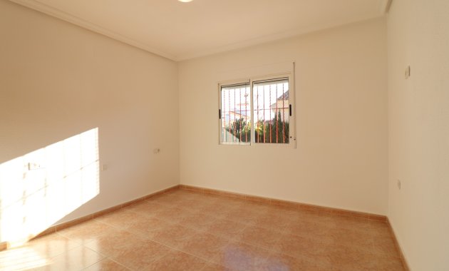 Resale - Villa -
Algorfa - Montemar