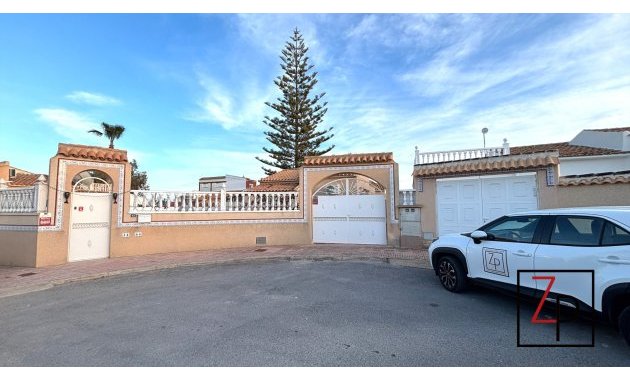 Resale - Villa -
Orihuela Costa - La Florida