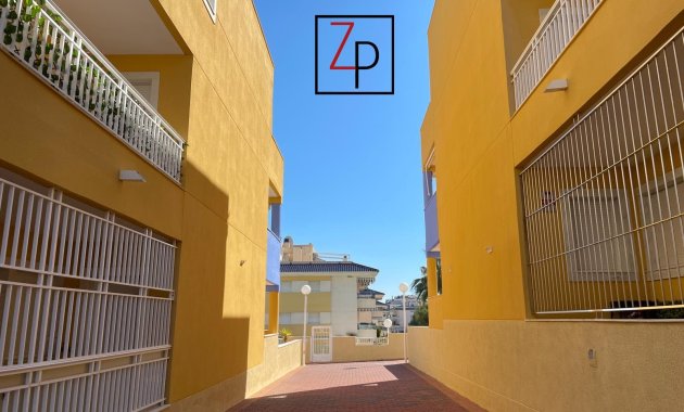 Resale - Apartment / flat -
Pilar de la Horadada - Mil Palmeras