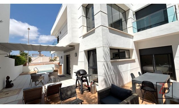Reventa - Villa -
Ciudad Quesada - Doña Pepa