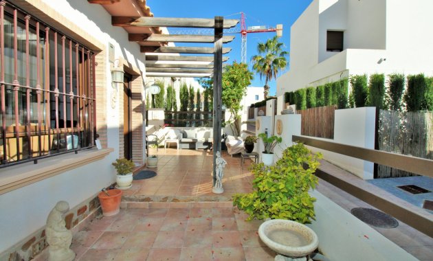 Reventa - Villa -
Villamartín - PAU 8