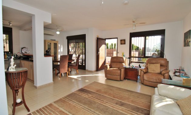 Reventa - Villa -
Villamartín - PAU 8