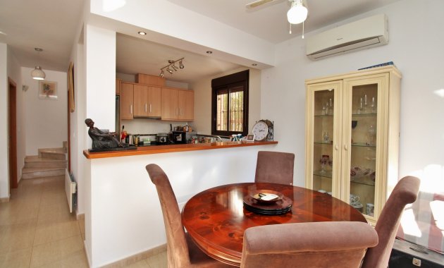 Reventa - Villa -
Villamartín - PAU 8