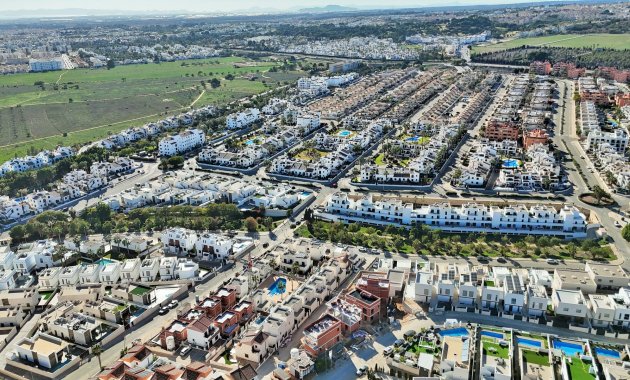 Reventa - Villa -
Villamartín - PAU 8