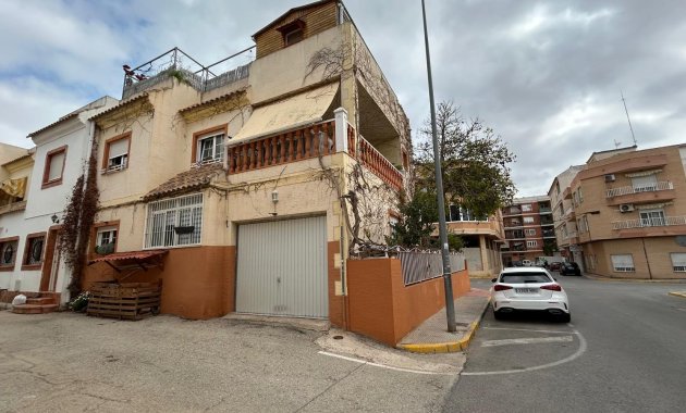 Resale - Villa -
Los Montesinos