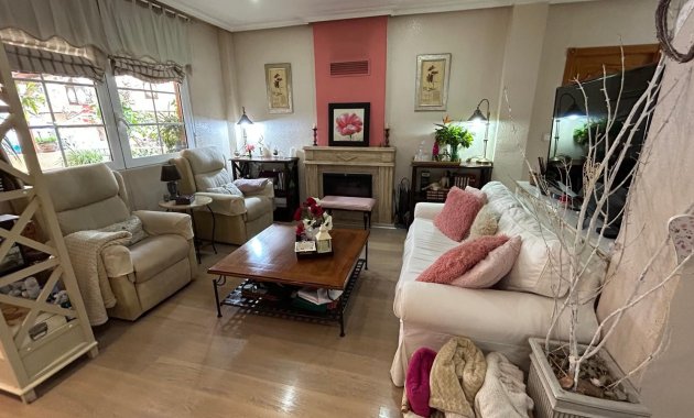 Resale - Villa -
Los Montesinos