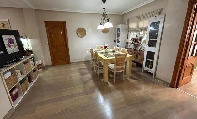 Resale - Villa -
Los Montesinos