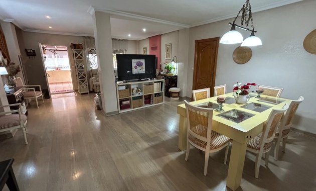 Resale - Villa -
Los Montesinos