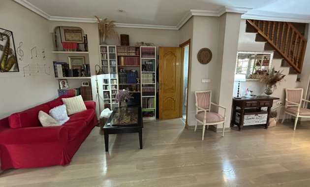 Resale - Villa -
Los Montesinos