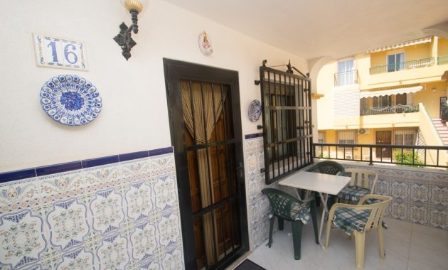 Resale - Apartment  -
Torrevieja - La veleta