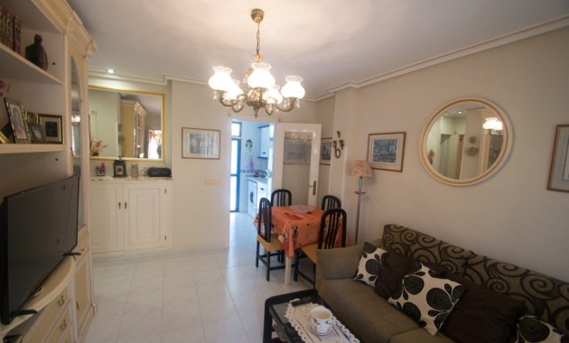 Resale - Apartment  -
Torrevieja - La veleta