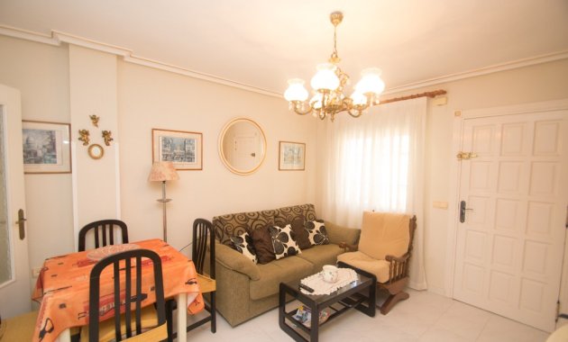 Resale - Apartment  -
Torrevieja - La veleta