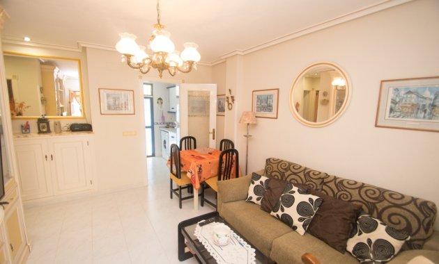 Resale - Apartment  -
Torrevieja - La veleta