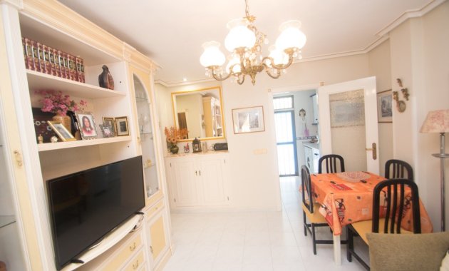 Resale - Apartment  -
Torrevieja - La veleta