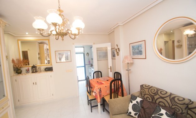 Resale - Apartment  -
Torrevieja - La veleta