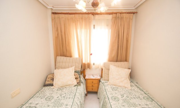 Resale - Apartment  -
Torrevieja - La veleta