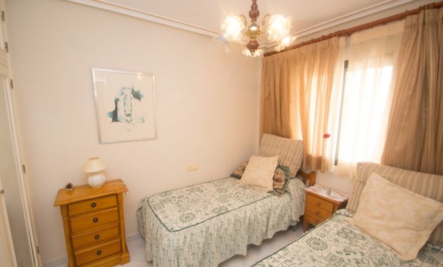 Resale - Apartment  -
Torrevieja - La veleta