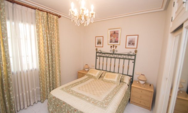 Resale - Apartment  -
Torrevieja - La veleta