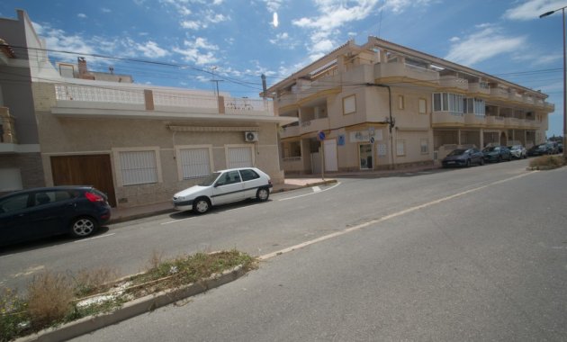 Resale - Apartment  -
Torrevieja - La veleta