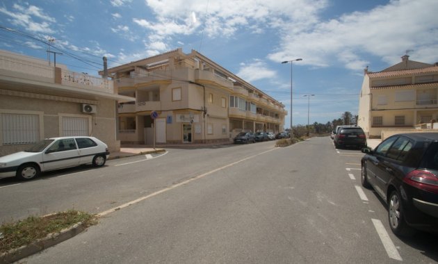 Resale - Apartment  -
Torrevieja - La veleta
