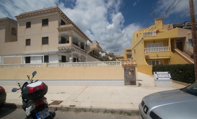 Resale - Apartment  -
Torrevieja - La veleta