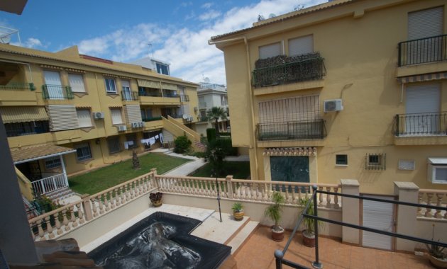 Resale - Apartment  -
Torrevieja - La veleta