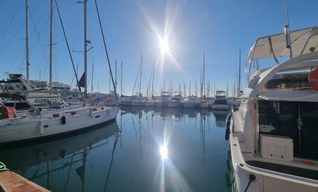 Resale - Apartment  -
Torrevieja - La veleta