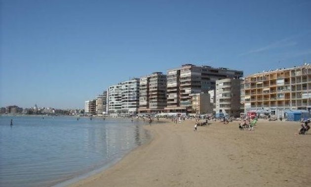 Resale - Apartment  -
Torrevieja - La veleta