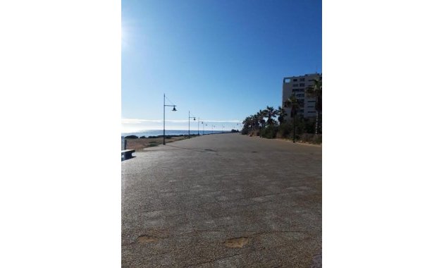 Resale - Apartment  -
Torrevieja - La veleta