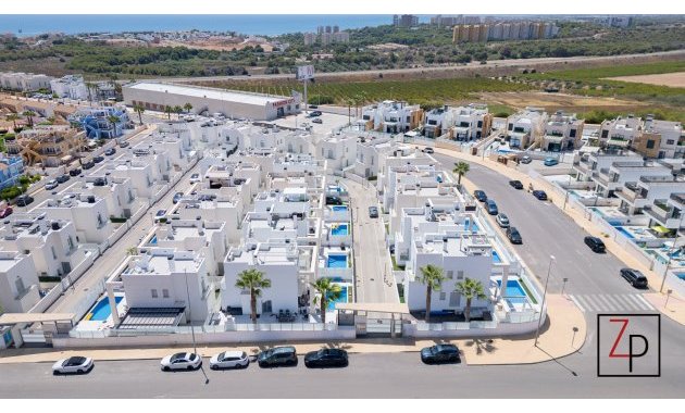 Resale - Villa -
Orihuela Costa - Cabo roig - La Zenia