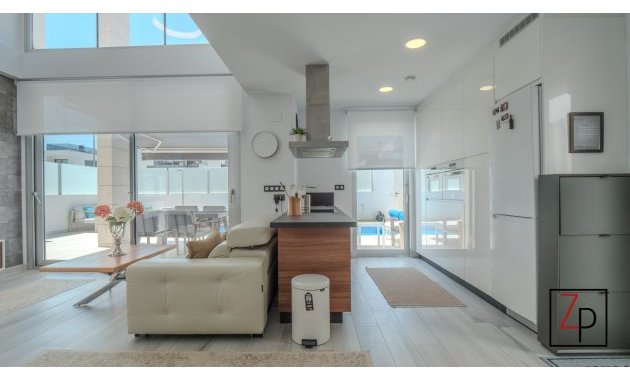 Resale - Villa -
Orihuela Costa - Cabo roig - La Zenia