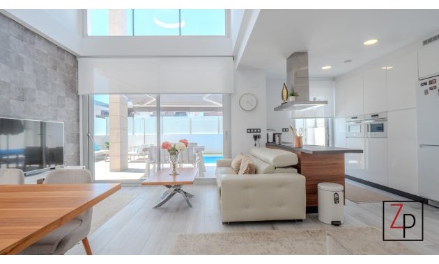 Resale - Villa -
Orihuela Costa - Cabo roig - La Zenia