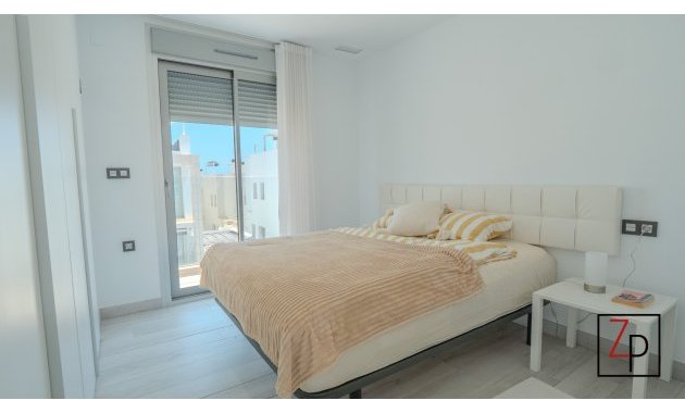 Resale - Villa -
Orihuela Costa - Cabo roig - La Zenia