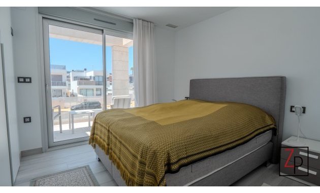 Resale - Villa -
Orihuela Costa - Cabo roig - La Zenia