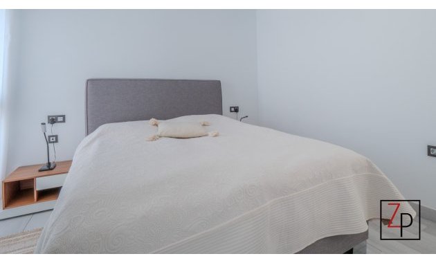 Resale - Villa -
Orihuela Costa - Cabo roig - La Zenia