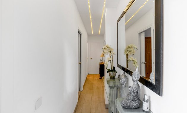 Resale - Apartment  -
Torrevieja - Playa del Cura