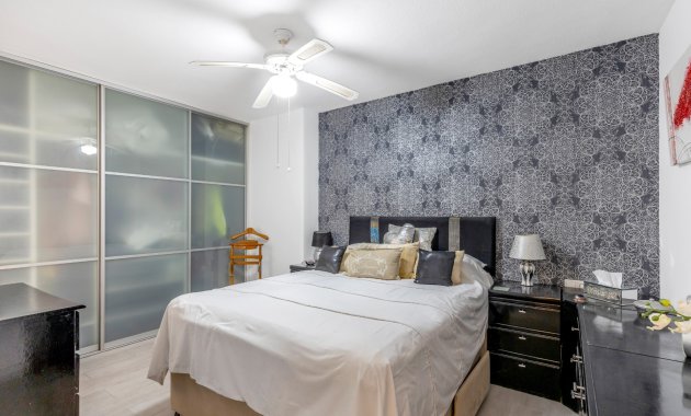 Resale - Apartment  -
Torrevieja - Playa del Cura